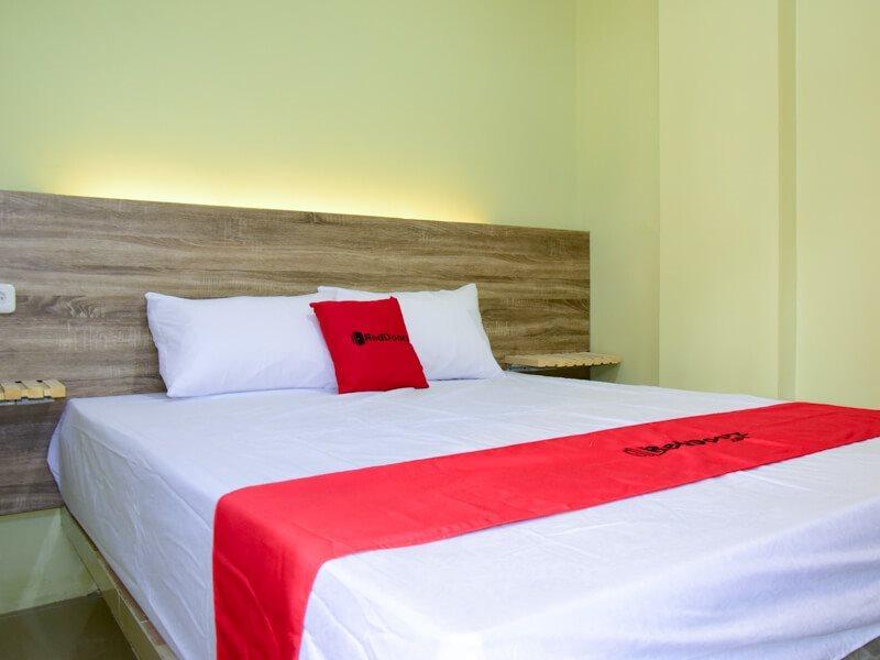 Hotel RedDoorz near Mangga Dua Square Giacarta Esterno foto