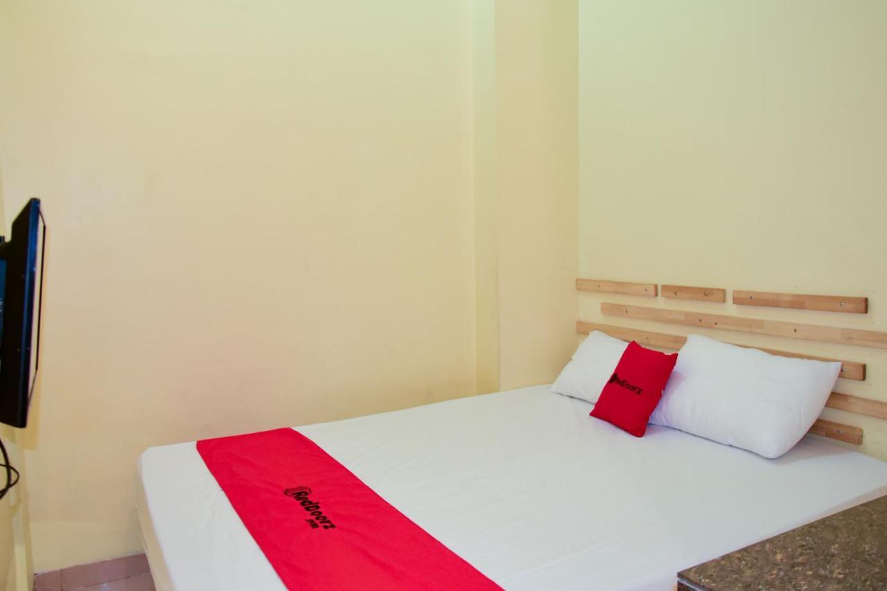 Hotel RedDoorz near Mangga Dua Square Giacarta Esterno foto