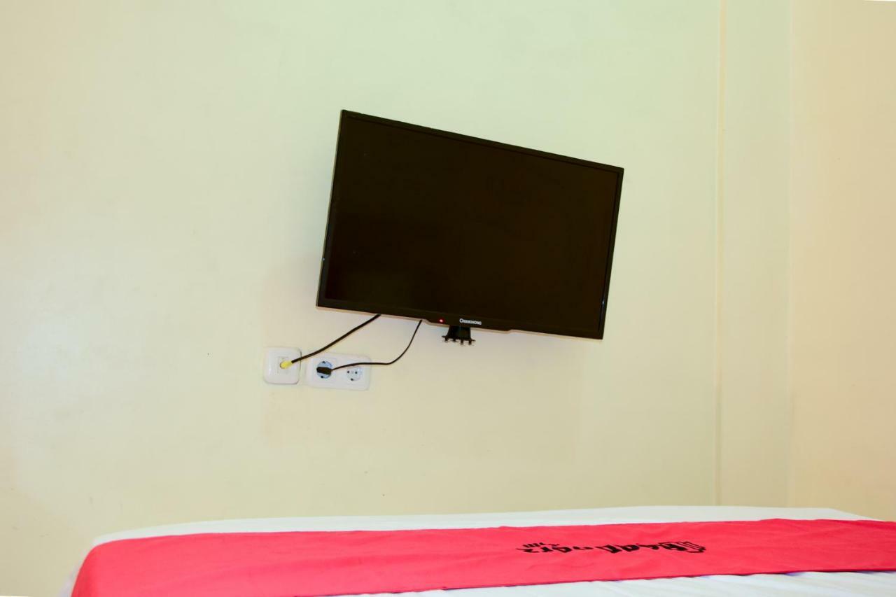Hotel RedDoorz near Mangga Dua Square Giacarta Esterno foto