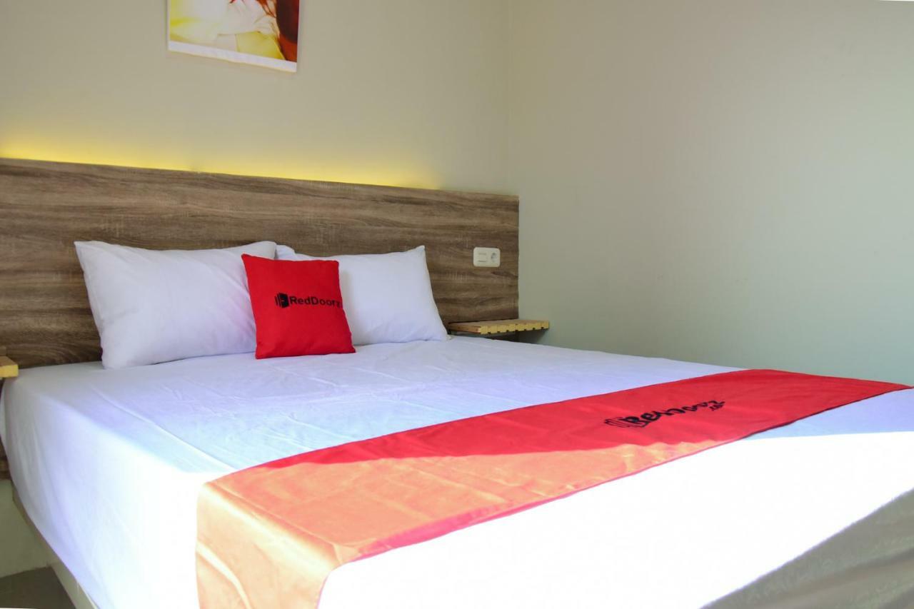 Hotel RedDoorz near Mangga Dua Square Giacarta Esterno foto