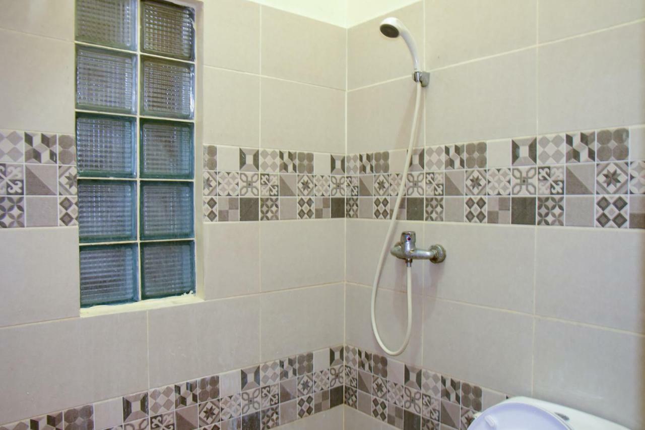 Hotel RedDoorz near Mangga Dua Square Giacarta Esterno foto
